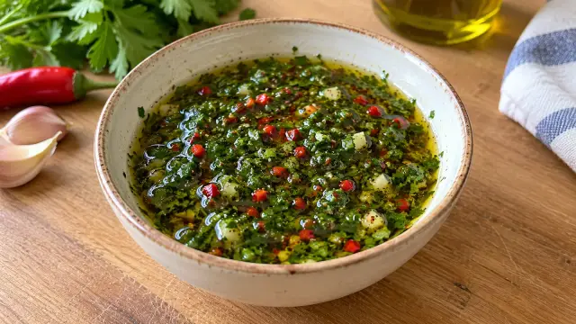 Argentínska omáčka Chimichurri na grilované mäso