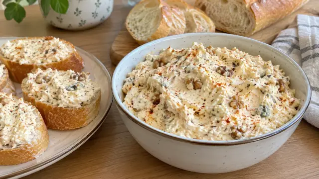 Pikantná cesnaková nátierka zo syra Niva