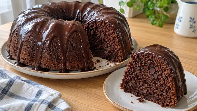 Extra čokoládová bábovka s kakaom a čokoládovou polevou