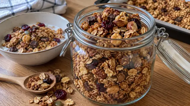 Domáca chrumkavá granola s orechmi a medom