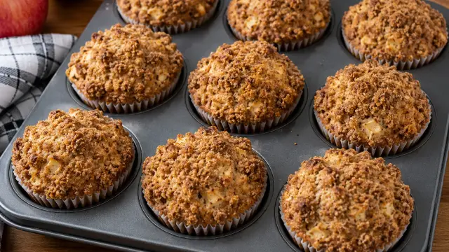 Šťavnaté jablkové muffiny so škoricovou posýpkou