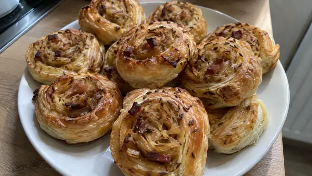 Slané kapustové slimáky z lístkového cesta