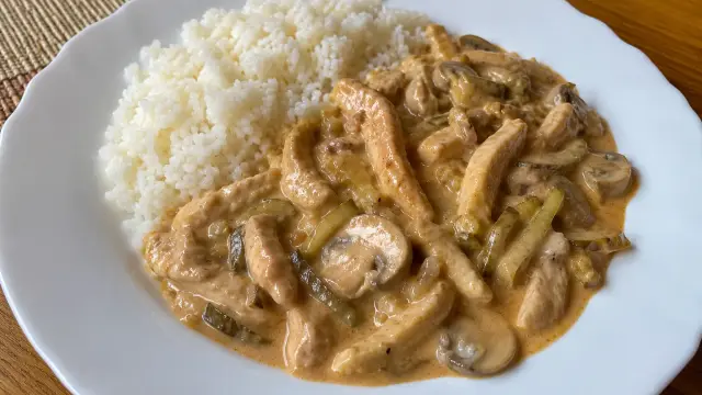 Rýchly kurací stroganov s horčicou a smotanou