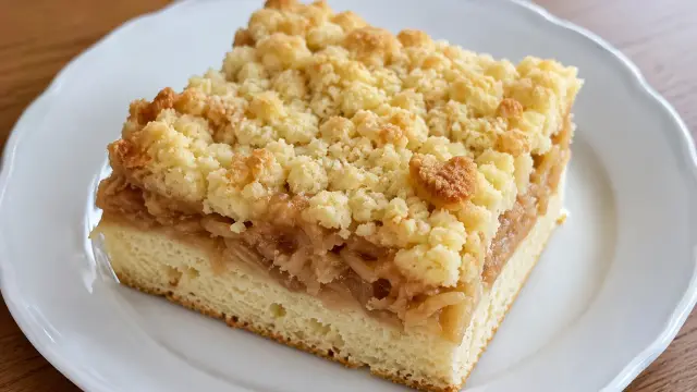 Mäkký kysnutý jablkový koláč s mrveničkou