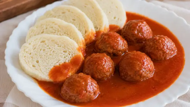 Mäsové guľky v paradajkovej omáčke