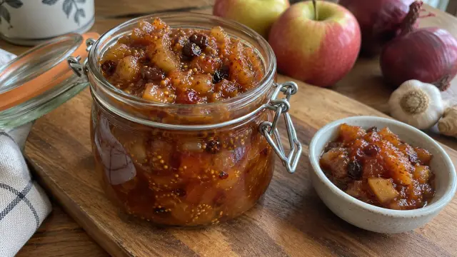 Pikantné jablkové chutney k pečenému mäsu