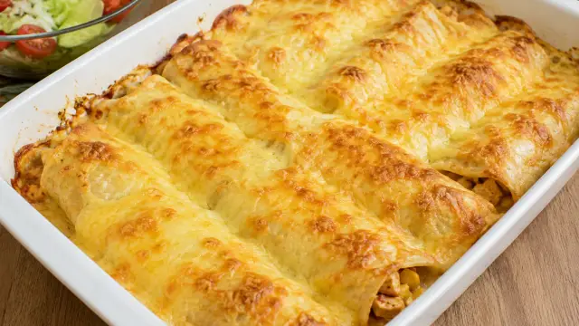 Zapekané slané palacinky plnené kuracím mäsom a syrom