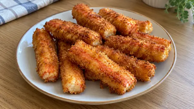 Chrumkavé vyprážané krabie tyčinky (surimi)