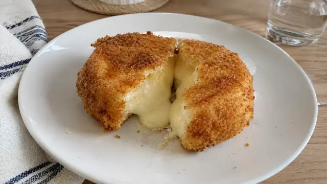 Tradičný vyprážaný hermelín (v trojobale)