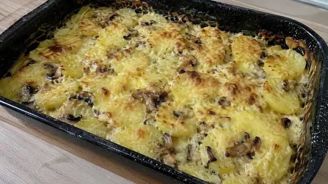 Zapekané zemiaky so šampiňónmi a smotanou