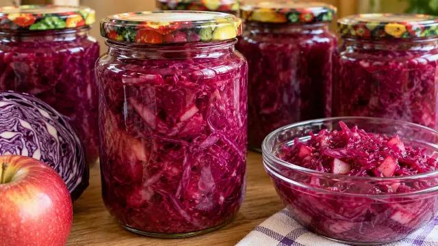 Zaváraná červená kapusta s jablkami (ako čerstvá)