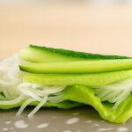 Jarné rolky s krevetami - detail jedla